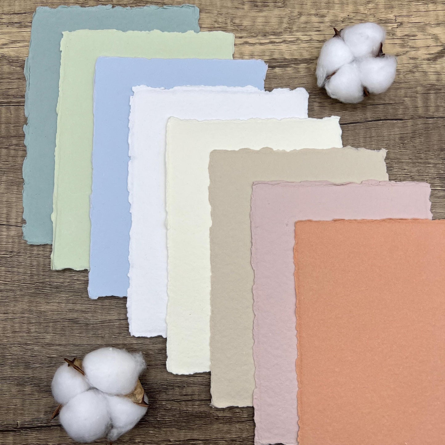 Muestrario de papel de algodón hecho a mano - Colores surtidos: beige, rosa nude, salvia claro, verde claro, blanco, marfil, melocotón coral, azul bebé,